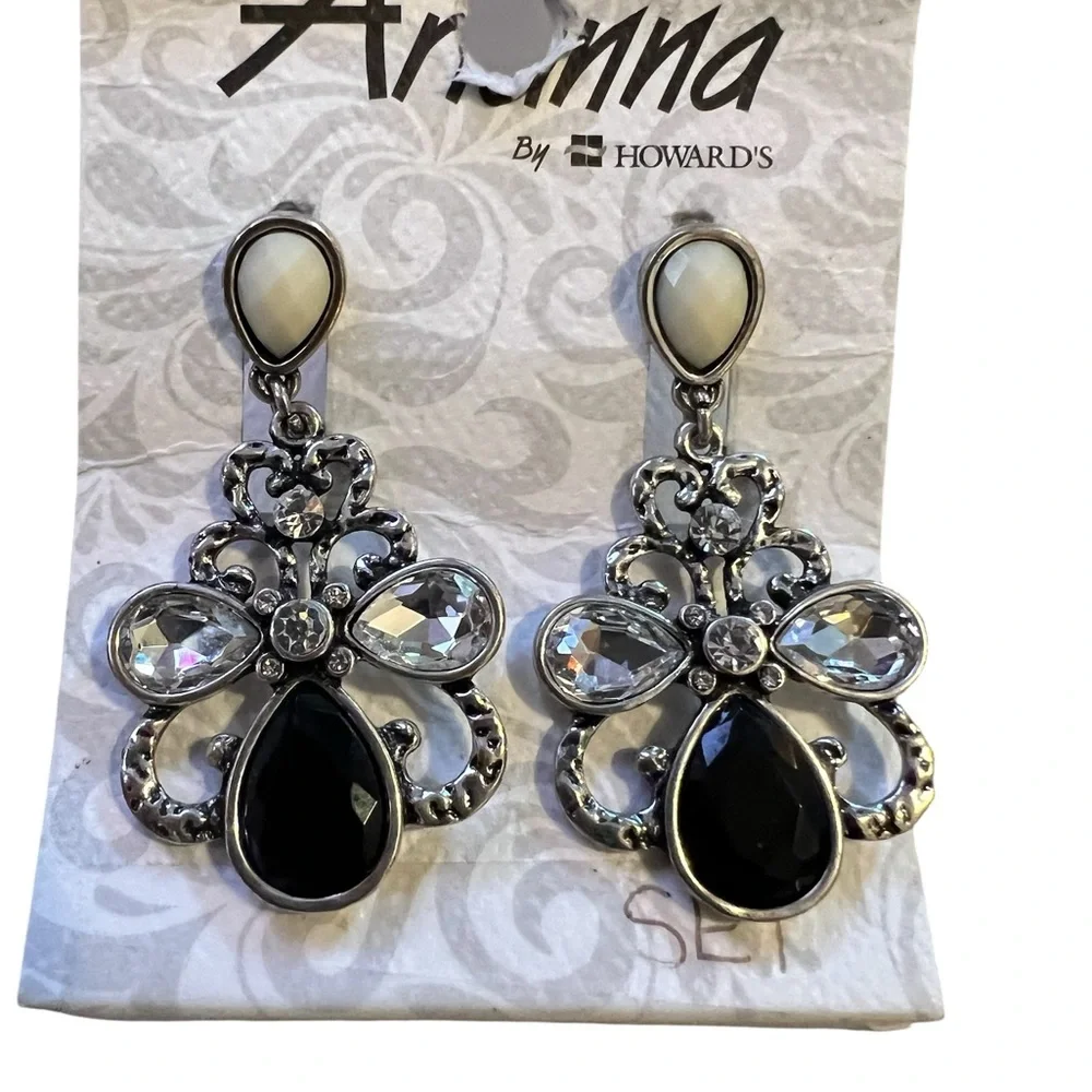 New, Areanna by Howard’s necklace set. Silver-toned metal design. Up to 22”long.